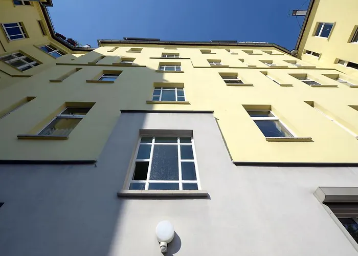 法米连斯迪欧27号公寓 *